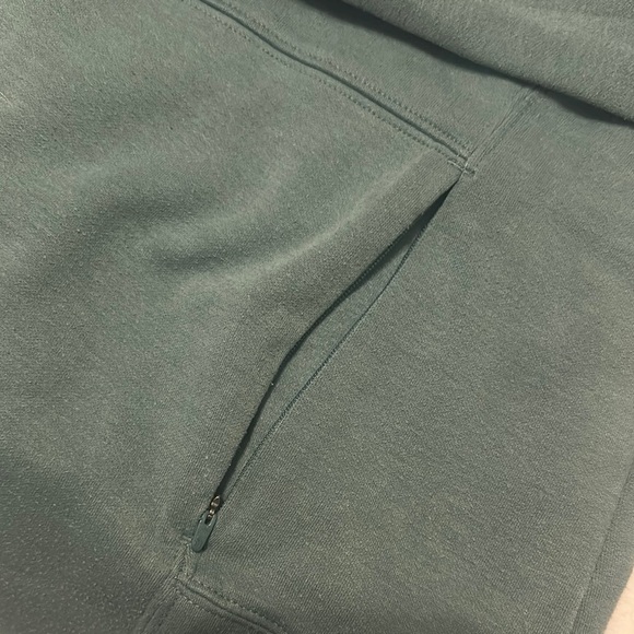 The North Face women Green Hoodie Sweater - Picture 3 of 3